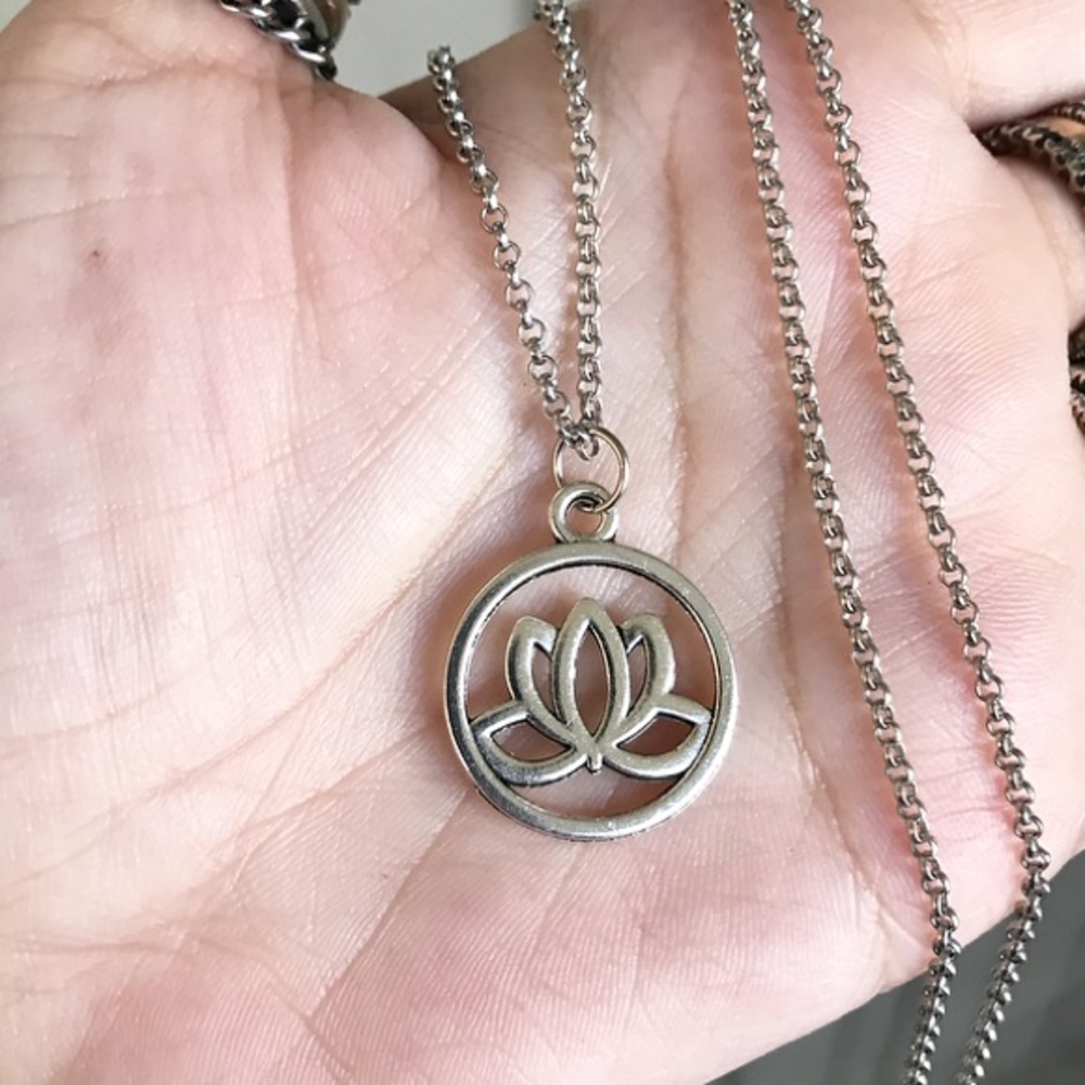 🔴Sale ! Boho lotus flower silver necklace - Picture 5 of 9